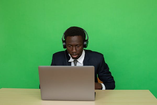 Définition du travailleur isolé : enjeux et protections essentielles